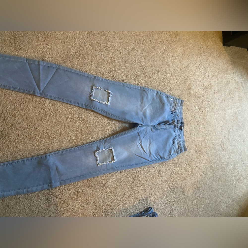 I am selling these jeans